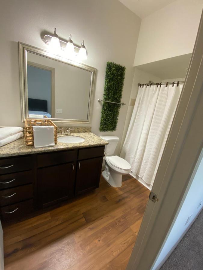 Spacious Galleria Cottage - Self Check In & Free Parking, 4 Beds 2 Bathrooms Хьюстон Экстерьер фото