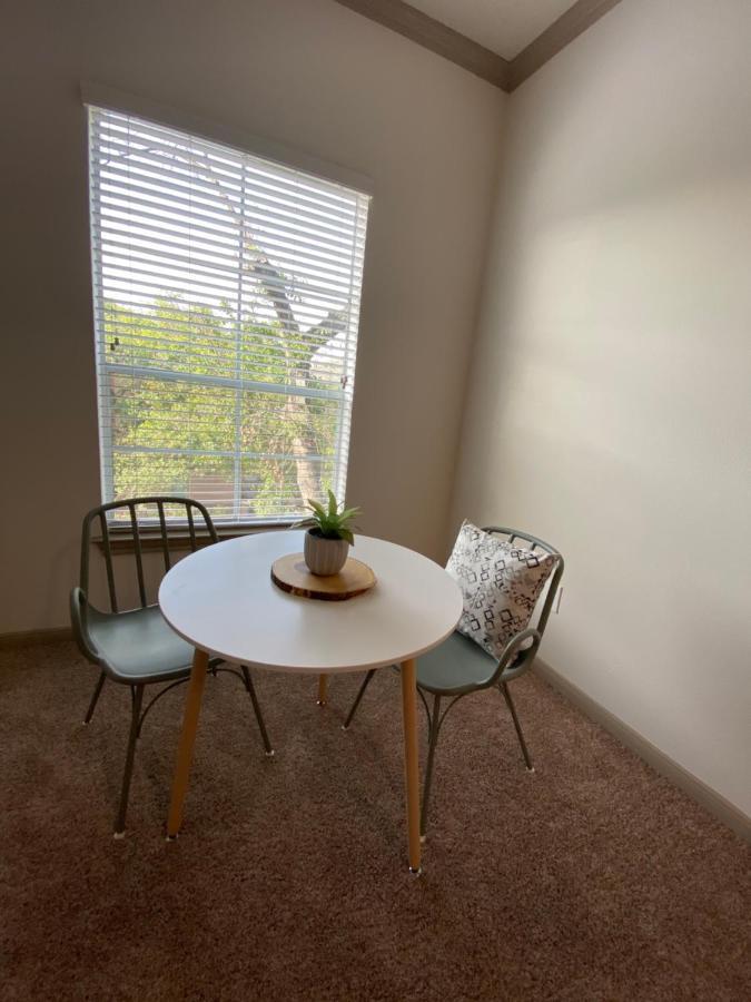 Spacious Galleria Cottage - Self Check In & Free Parking, 4 Beds 2 Bathrooms Хьюстон Экстерьер фото