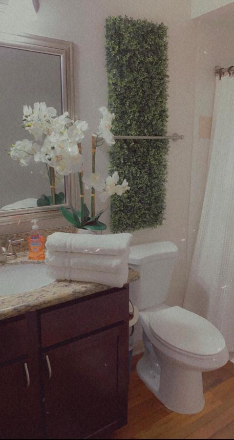 Spacious Galleria Cottage - Self Check In & Free Parking, 4 Beds 2 Bathrooms Хьюстон Экстерьер фото